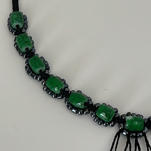 Handmade adjustable & reversible macrame green beads and hematite pearl necklace - Picture 3 of 10